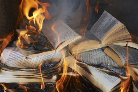 Fahrenheit 451 – Kirjojen poltto ja yhteiskunnan kontrolli dystopiassa!